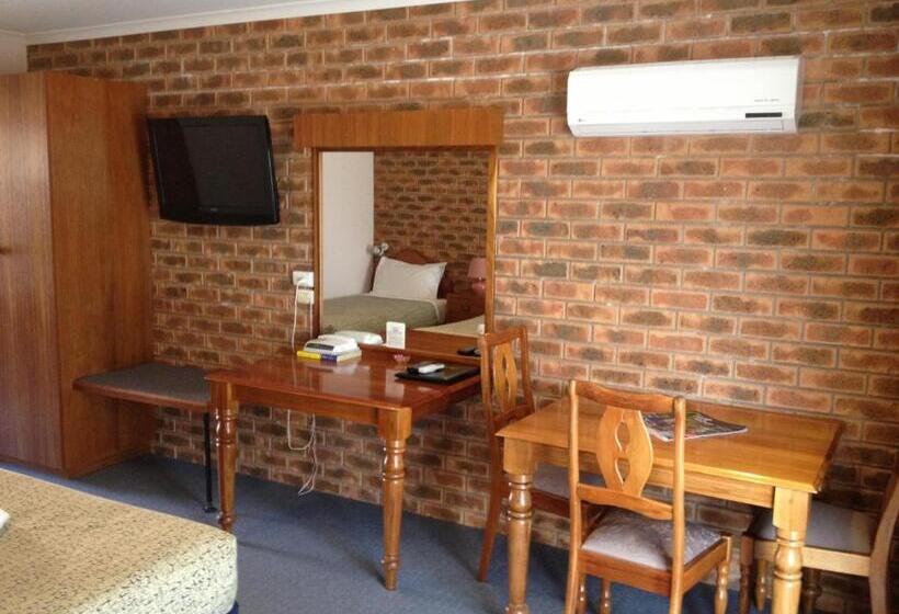 חדר משפחתי, Hume Country Motor Inn