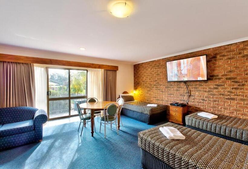 חדר משפחתי, Hume Country Motor Inn