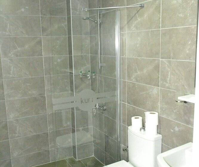 اتاق استاندارد, Kum