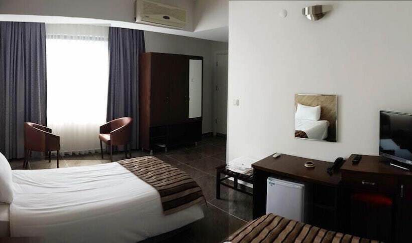 اتاق استاندارد سه نفره, Kum