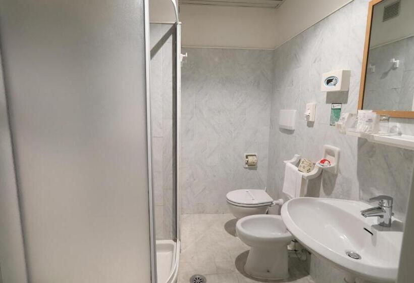 基本间, Le Acacie