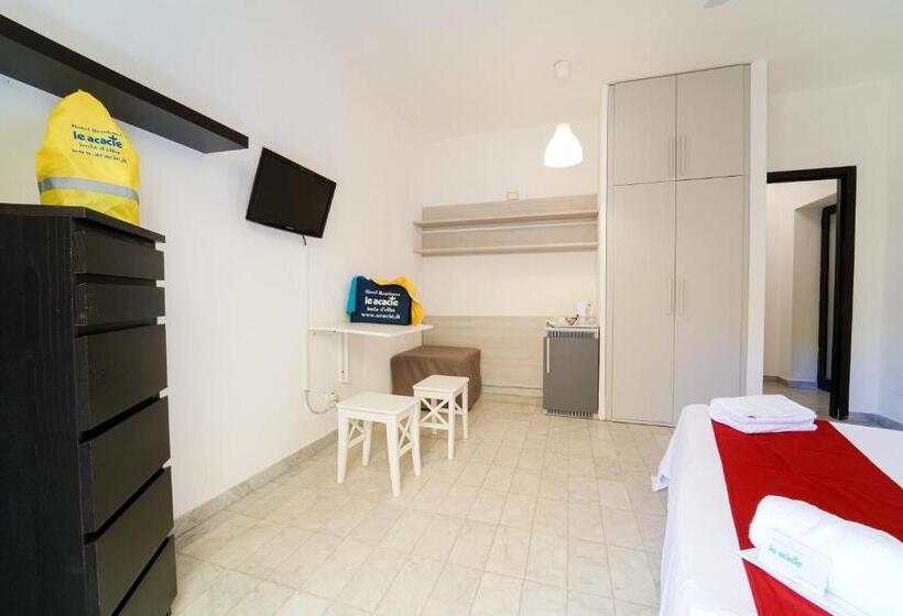 基本三人间, Le Acacie