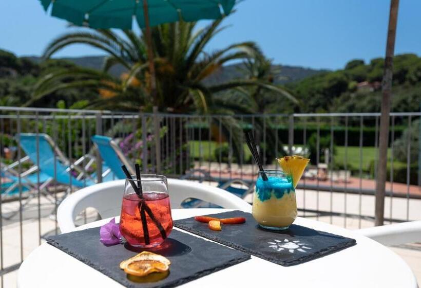 三人经典房间, Le Acacie