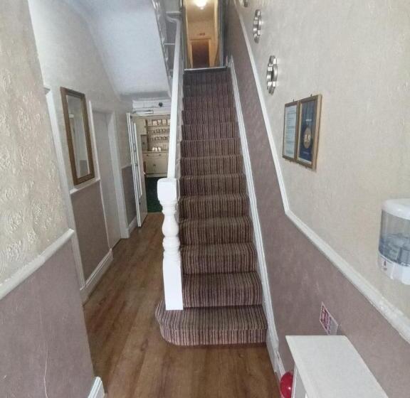 Номер Стандарт Трехместный, Strides