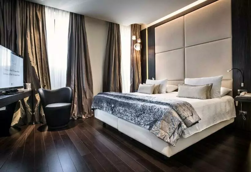اتاق لوکس سه تخته, The Square Milano Duomo Preferred Hotels & Resorts