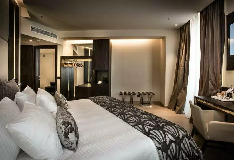 اتاق لوکس سه تخته, The Square Milano Duomo Preferred Hotels & Resorts