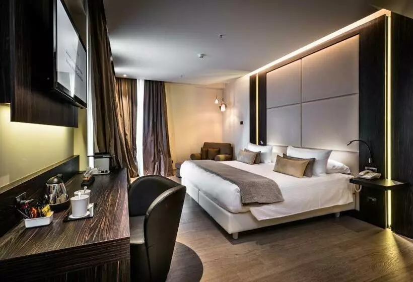 اتاق لوکس سه تخته, The Square Milano Duomo Preferred Hotels & Resorts