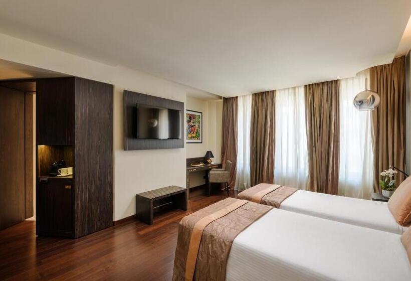 اتاق لوکس سه تخته, The Square Milano Duomo Preferred Hotels & Resorts