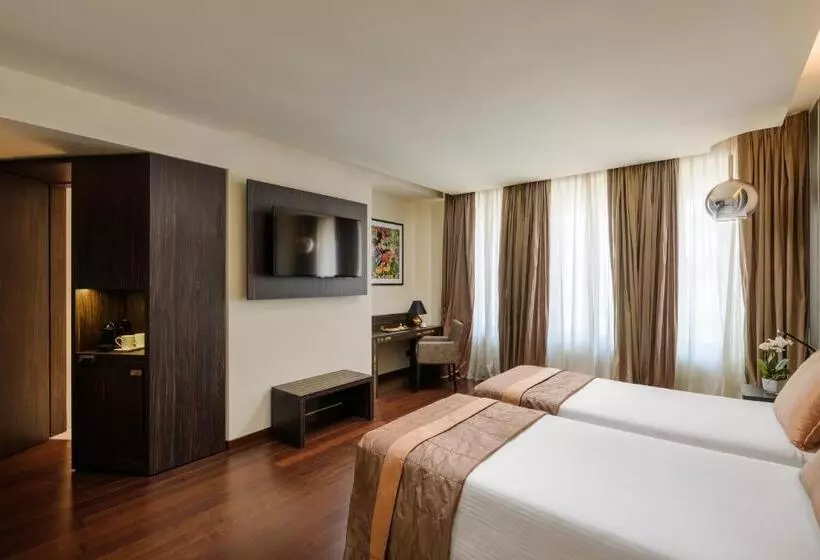اتاق لوکس سه تخته, The Square Milano Duomo Preferred Hotels & Resorts