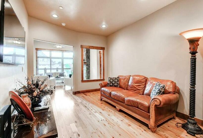 דירת שלושה חדרים, Bears Den Condo Unit 1