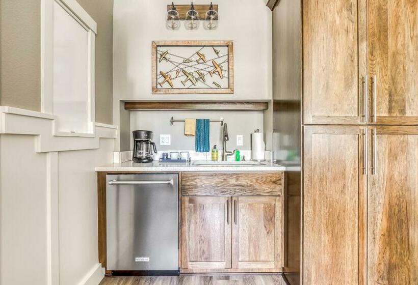 Studio Standard, Cellar Suite