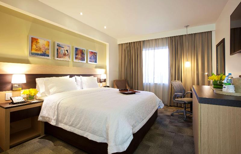 اتاق استاندارد با تخت بزرگ, Hampton Inn By Hilton Silao Aeropuerto Bajio