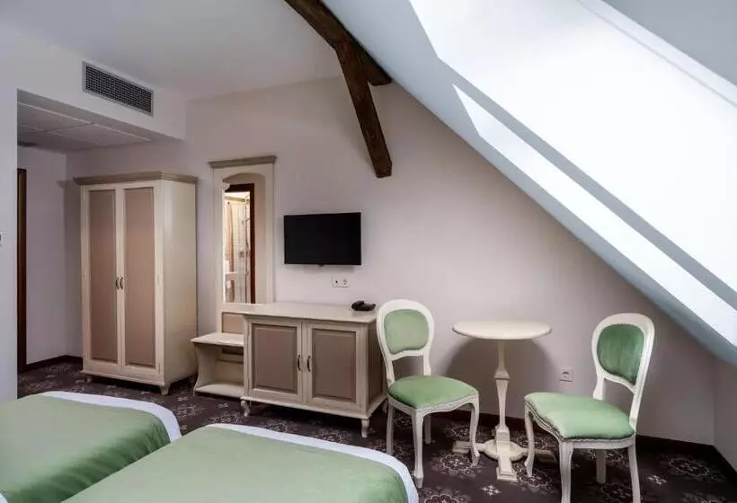 Standard Room, Leul De Aur