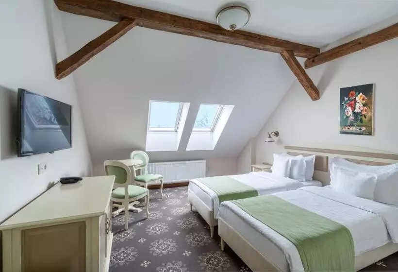 Standard Room, Leul De Aur