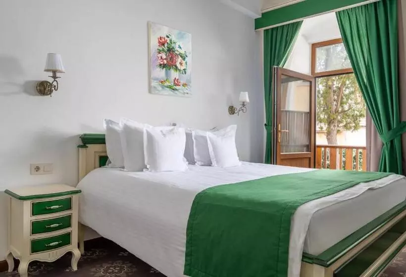 Deluxe Room, Leul De Aur