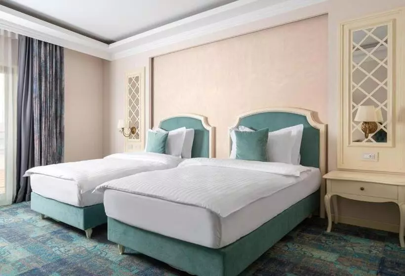 Deluxe Room, Leul De Aur