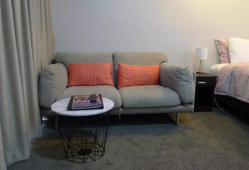 Standard-studio, Lugano Motor Lodge