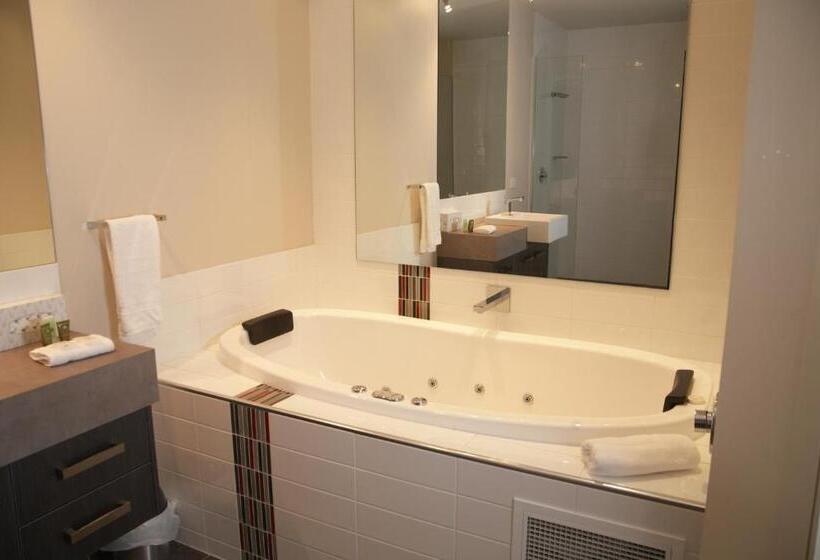 Вилла Deluxe 3 Спальни, Tindarra Resort