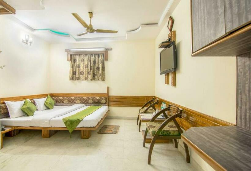 Номер Deluxe, The Natraj Yes Please New Delhi