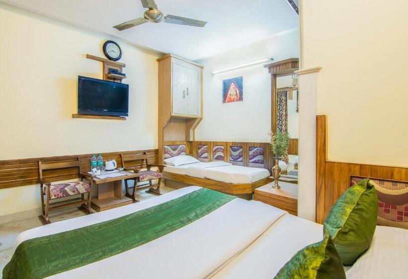 Номер Deluxe, The Natraj Yes Please New Delhi