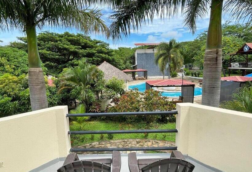 بانگلوی استاندارد, Surf Ranch Hotel & Resort