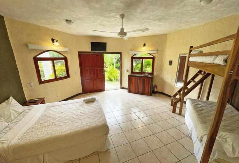 بانگلوی استاندارد, Surf Ranch Hotel & Resort