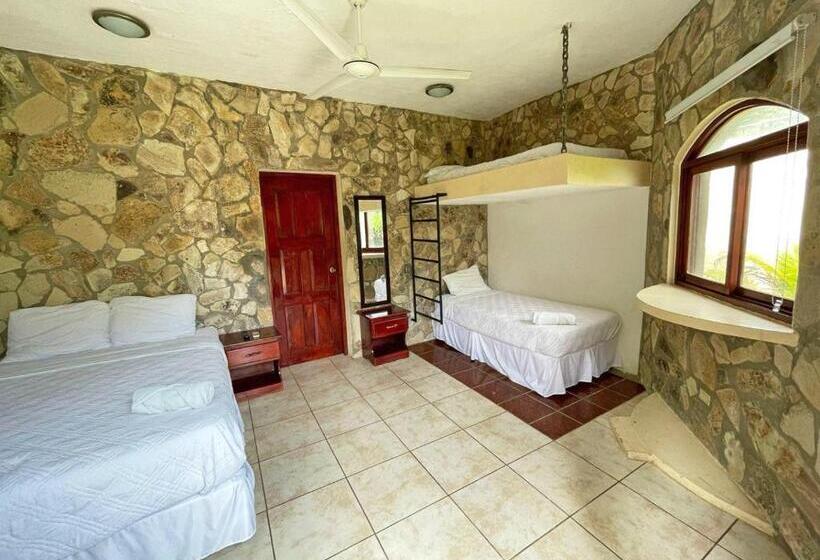 بانگلوی استاندارد, Surf Ranch Hotel & Resort