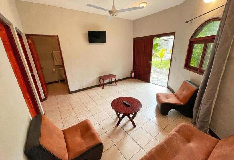 بانگلوی استاندارد, Surf Ranch Hotel & Resort