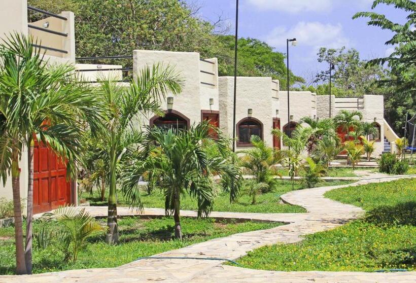 بانگلوی استاندارد, Surf Ranch Hotel & Resort