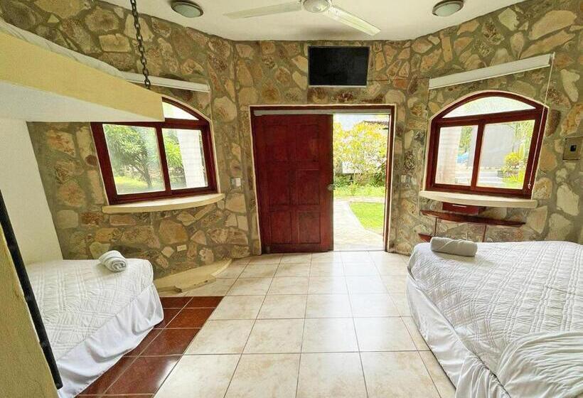 بانگلوی استاندارد, Surf Ranch Hotel & Resort