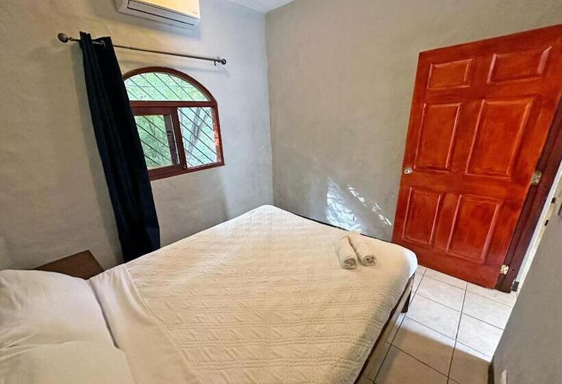 بانگلوی استاندارد, Surf Ranch Hotel & Resort