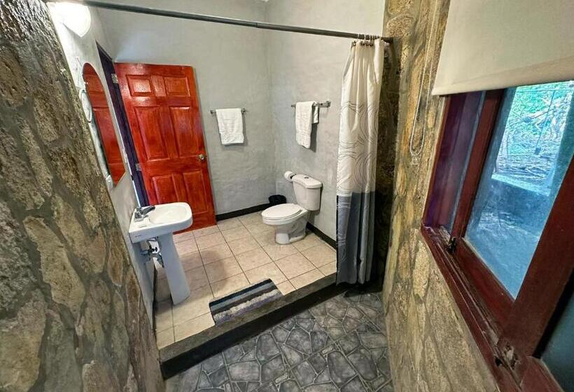 بانگلوی استاندارد, Surf Ranch Hotel & Resort