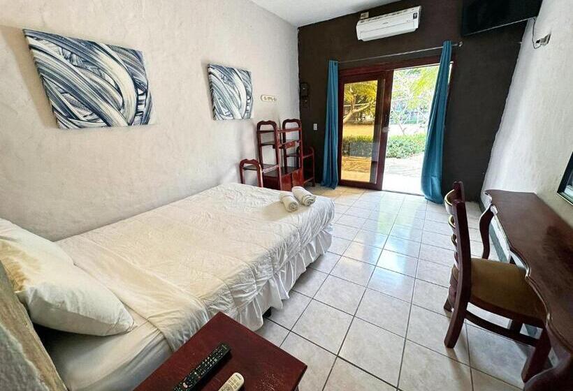 اتاق استاندارد با چشم‌انداز باغ, Surf Ranch Hotel & Resort