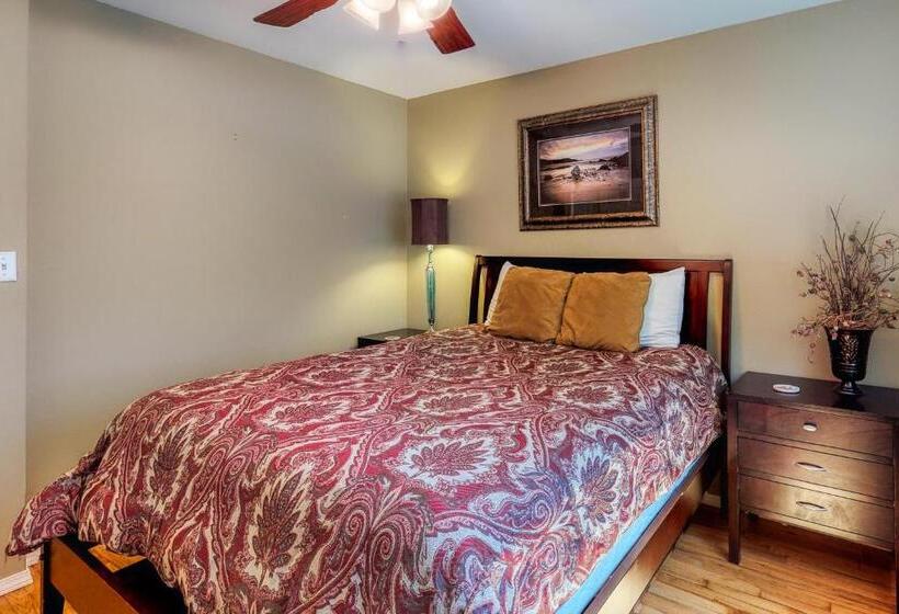 شقة غرفتين, Driftwood Waterfront Gem