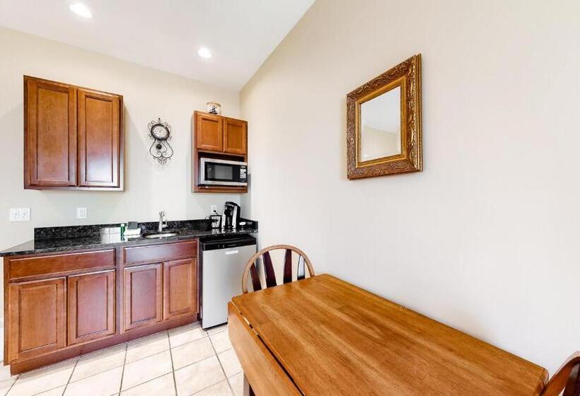 套房, The Colonels Suites