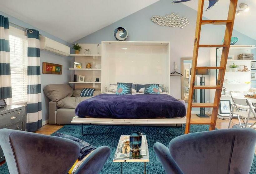 استودیوی استاندارد, Provincetown Waterfront Studio