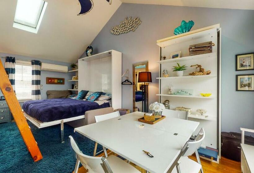 استودیوی استاندارد, Provincetown Waterfront Studio