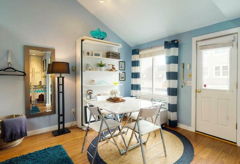 استودیوی استاندارد, Provincetown Waterfront Studio