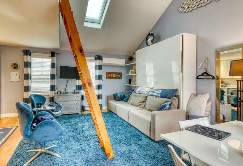 استودیوی استاندارد, Provincetown Waterfront Studio