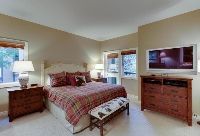 شقة 3 غرف, Among The Wildflowers