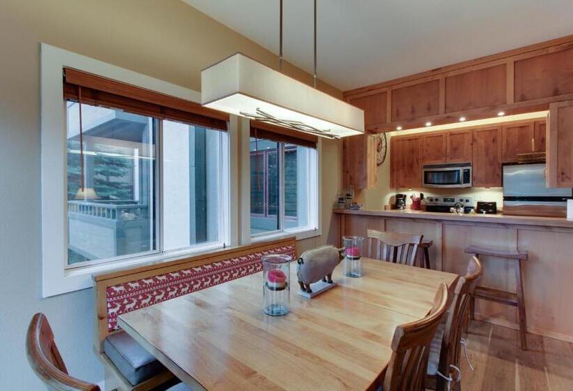 3ベッドルームアパートメント, Among The Wildflowers