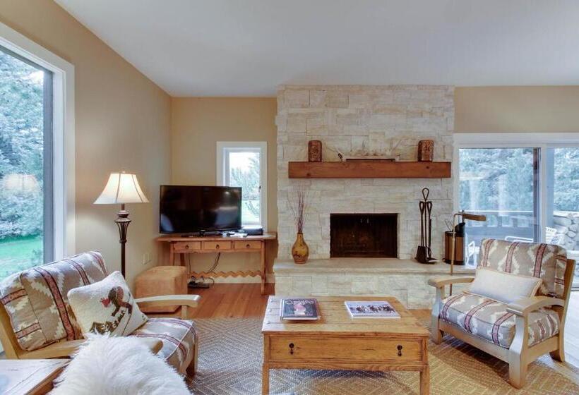 شقة 3 غرف, Among The Wildflowers