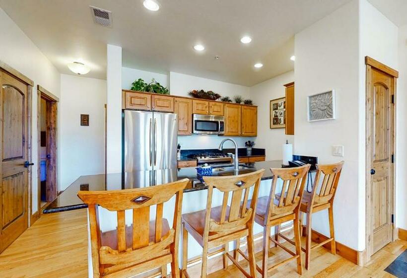 침실 2개 아파트, Ali S View