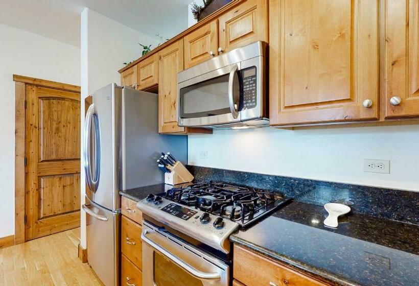 דירת שני חדרים, Ali S View