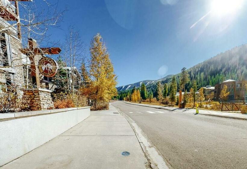 חדר סטודיו סטנדרד, Fraser Crossing 3404