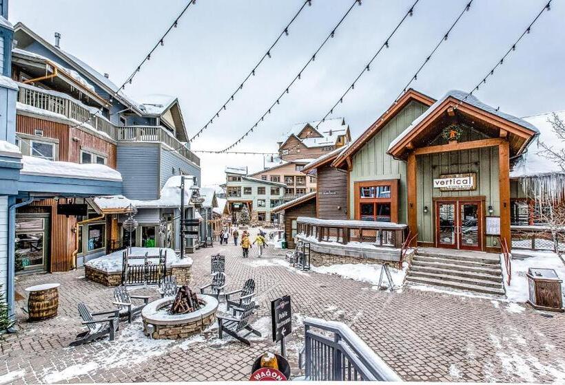 חדר סטודיו סטנדרד, Fraser Crossing 3404