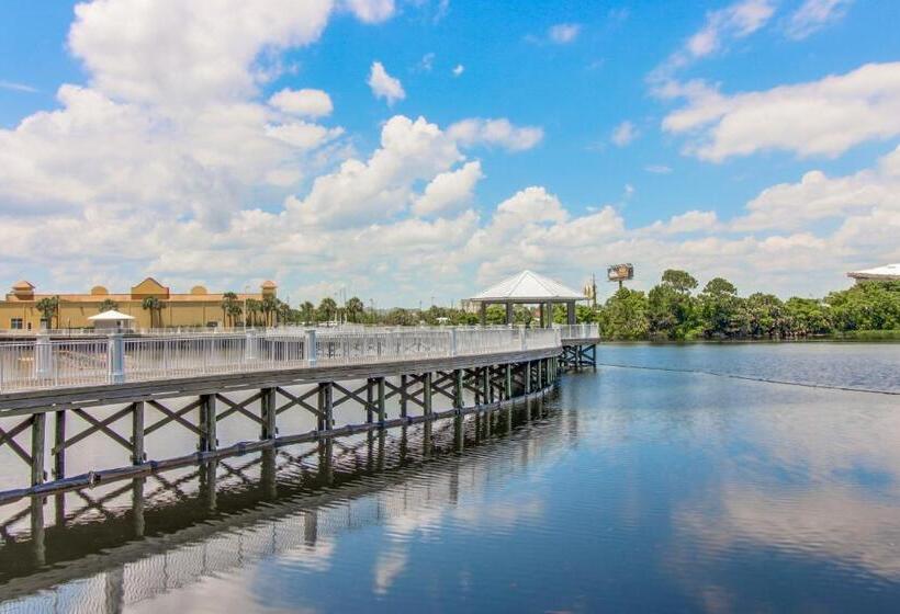 דירת חדר, Laketown Wharf 135