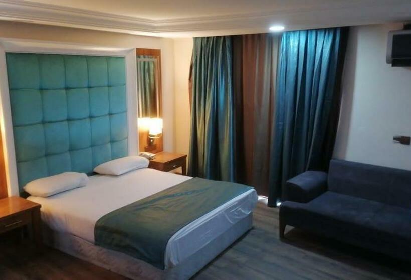 اتاق ساده سه نفره, Blue Mercury