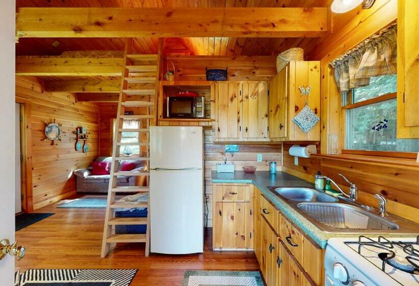 Студия Стандарт, Lenas  Lakeside Cabin
