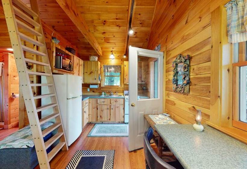 Студия Стандарт, Lenas  Lakeside Cabin